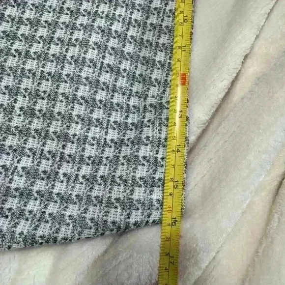 Much money size  M NWT skirt - Picture 3 of 3